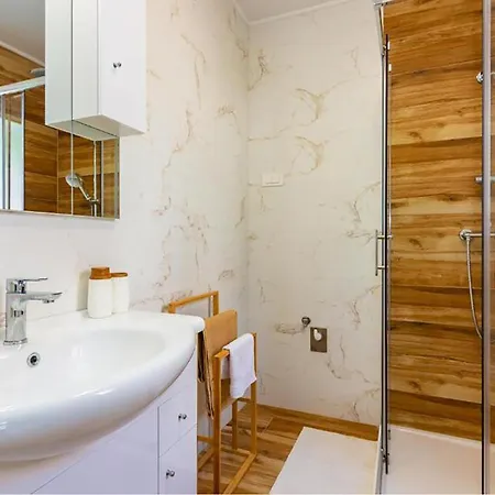 Awesome In With Private Swimming Pool, Be Inside Or Outside