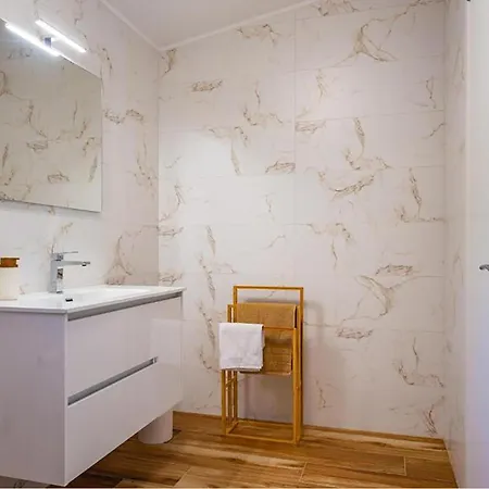 Awesome In With Private Swimming Pool, Be Inside Or Outside